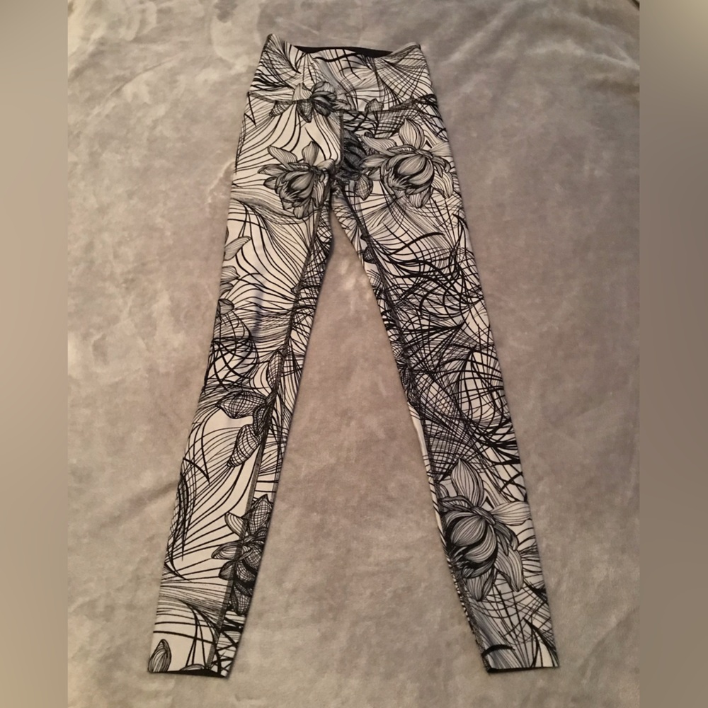 Beyond Yoga Flip It and Reverse It Leggings XS